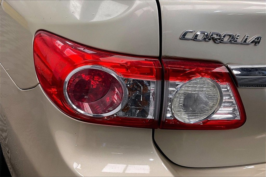 Used 2013 Toyota Corolla LE image 22