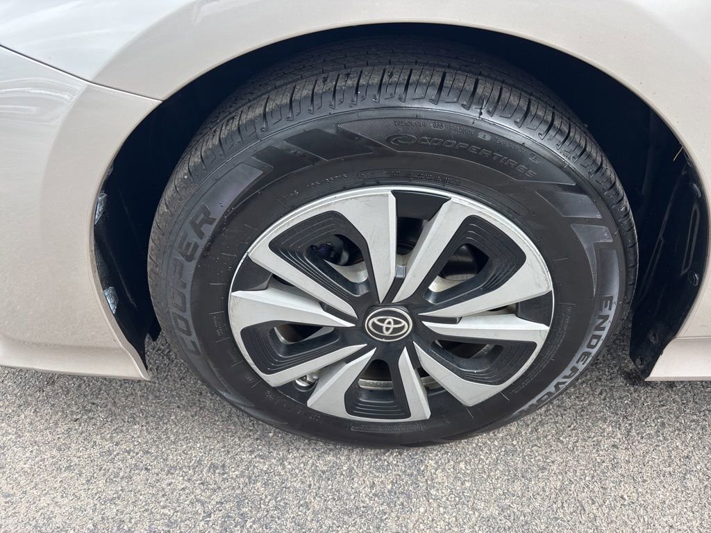 Used 2017 Toyota Prius Prime Plus FWD image 9