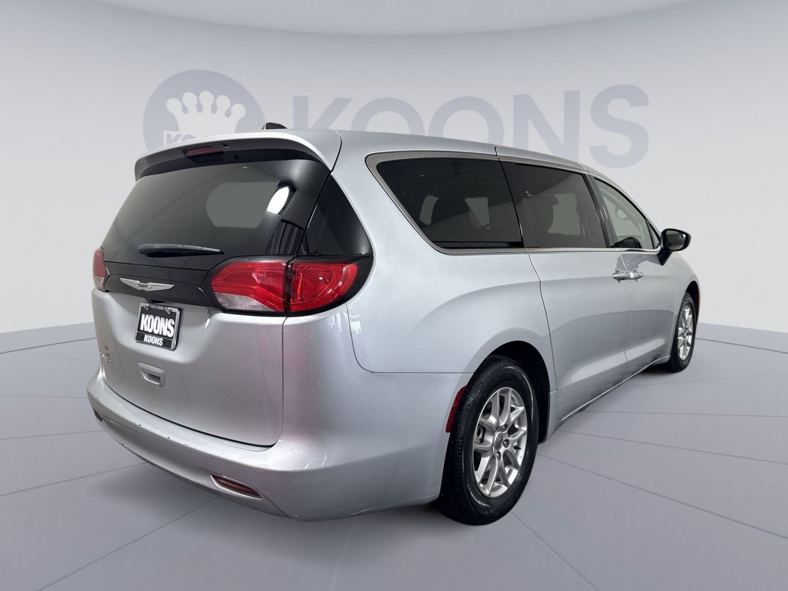 Used 2024 Chrysler Voyager LX FWD image 7