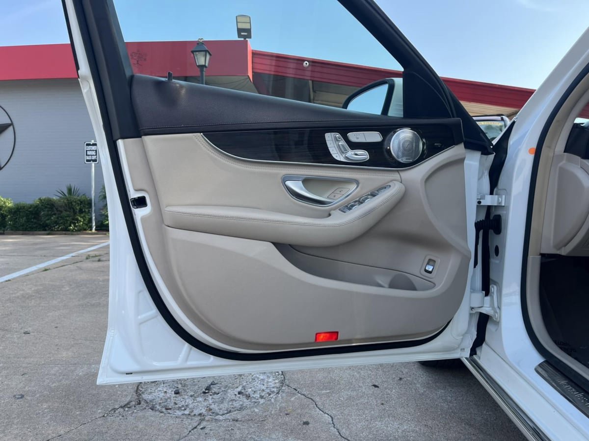 Used 2015 Mercedes-Benz C 300 4MATIC Sedan image 14
