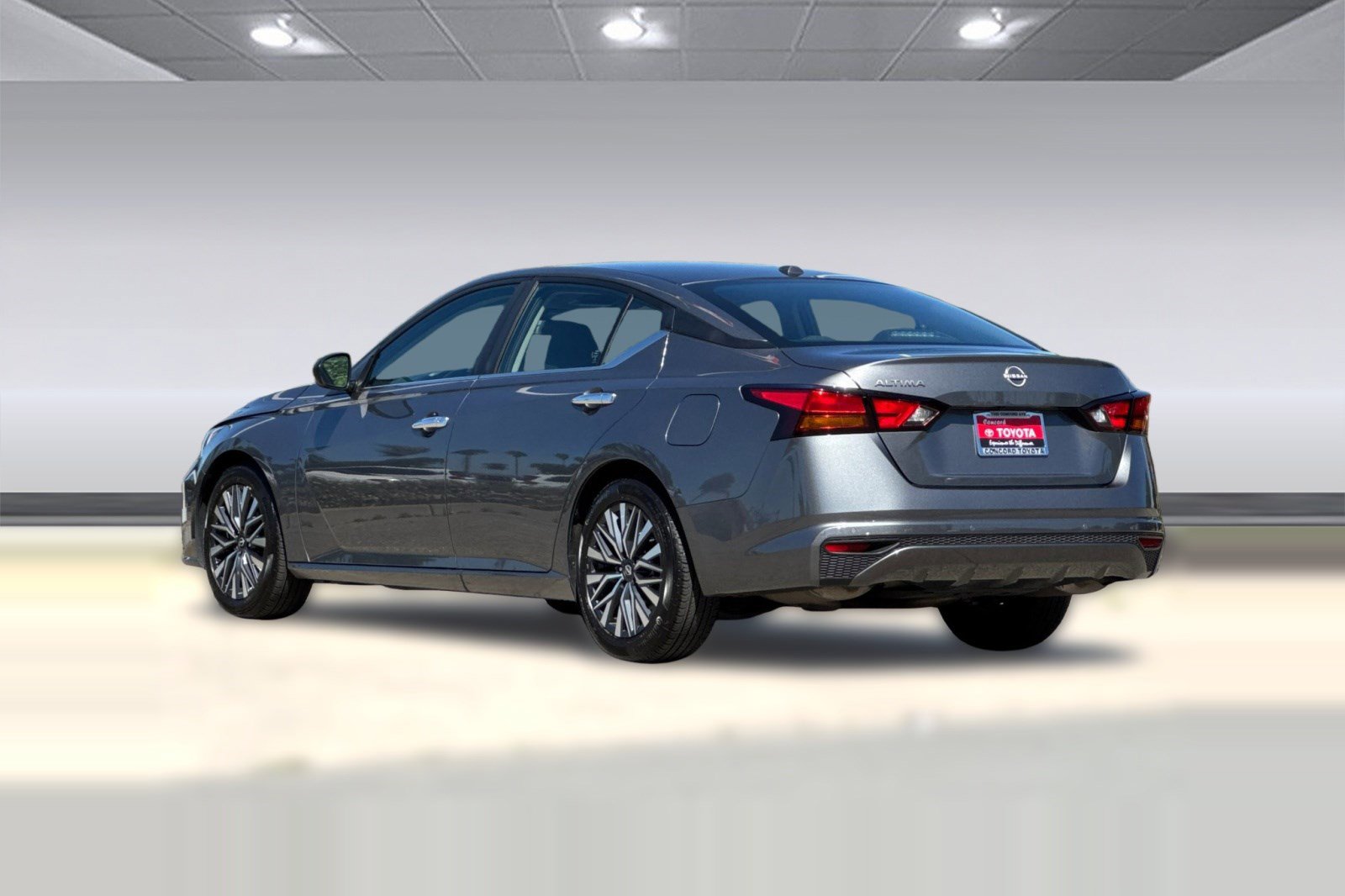 Used 2025 Nissan Altima 2.5 SV image 7