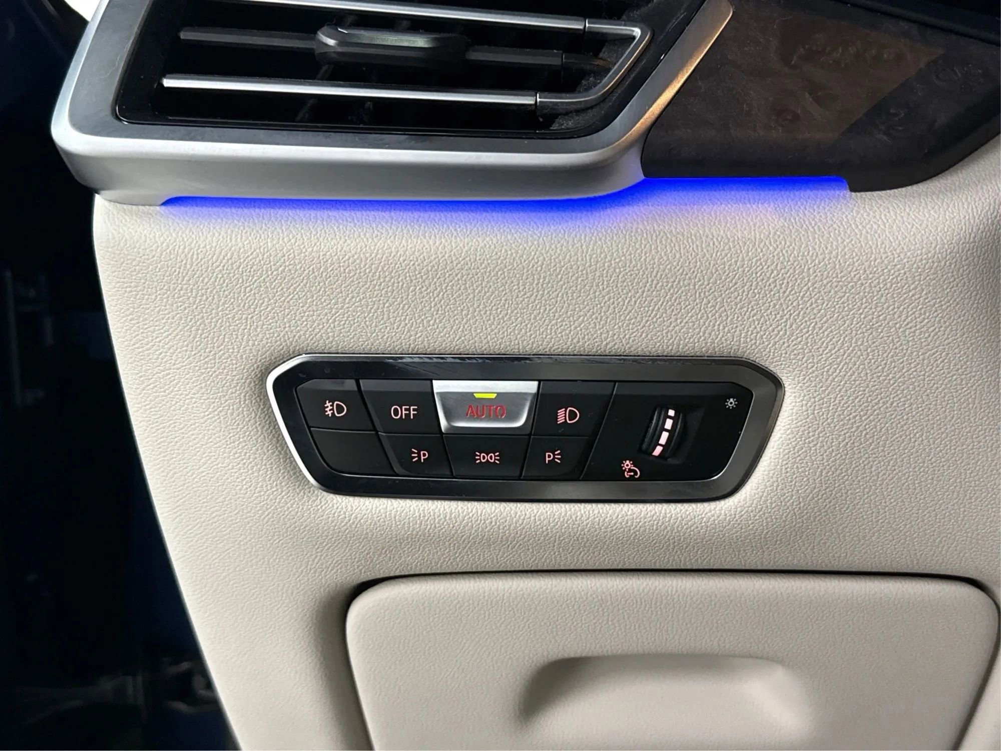 Used 2019 BMW X5 xDrive40i w/ M Sport Package image 19