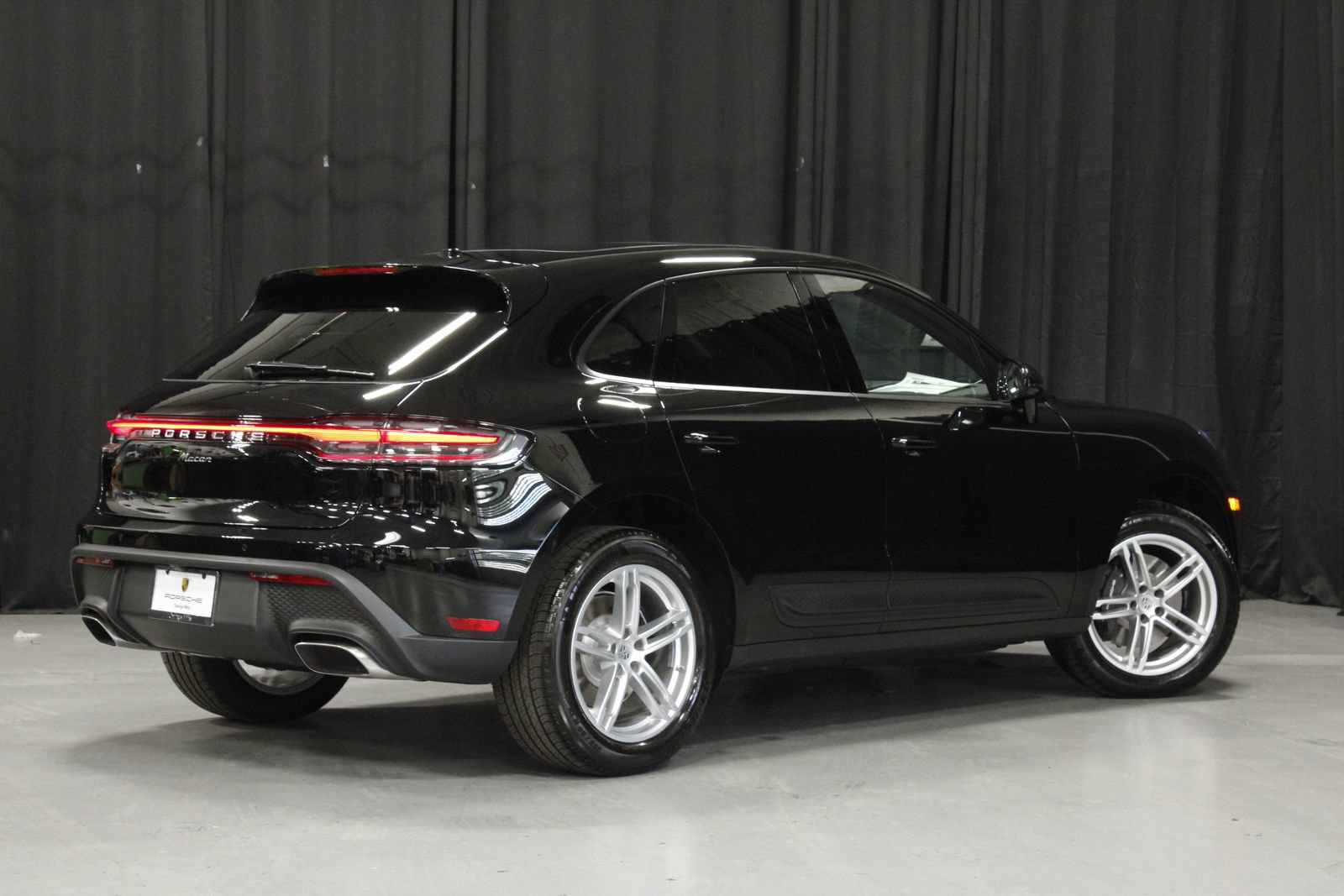 New 2026 Porsche Macan AWD/4WD image 5