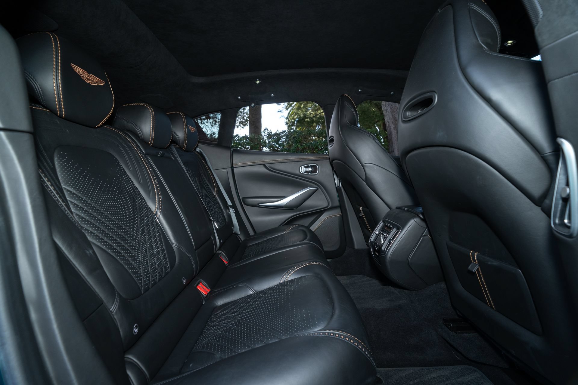 Used 2021 Aston Martin DBX AWD/4WD image 17