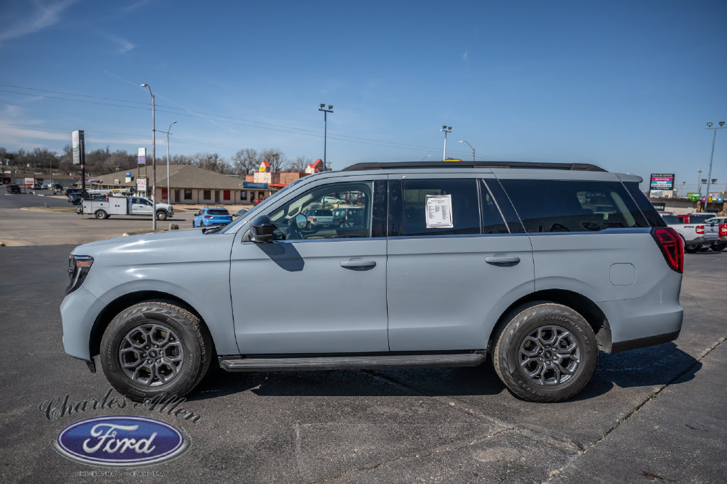 Used 2025 Ford Expedition Active AWD/4WD image 4
