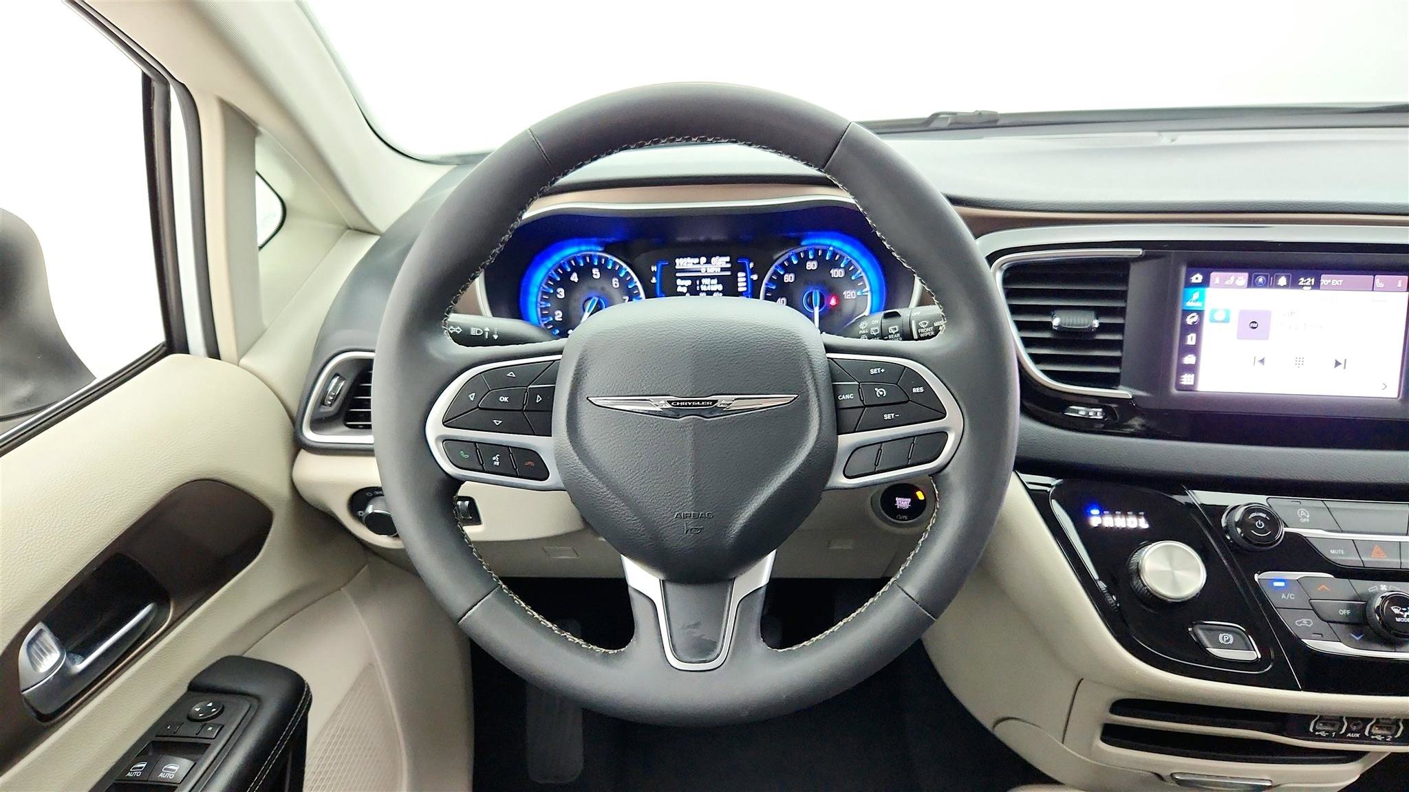 Used 2023 Chrysler Voyager LX FWD image 28