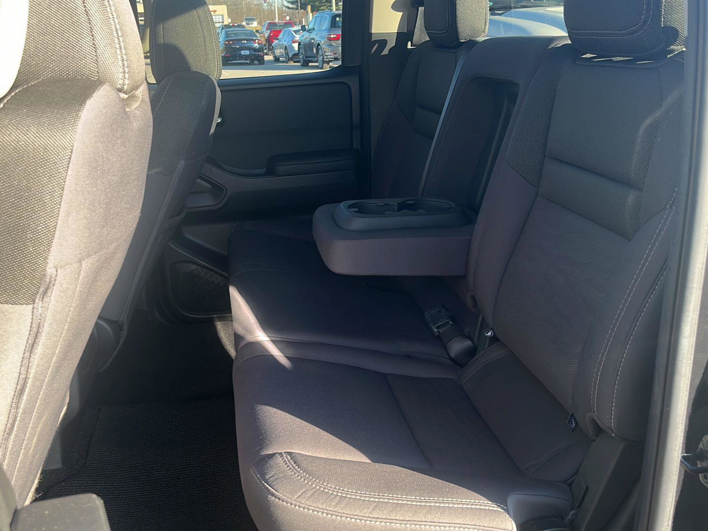 Used 2024 Nissan Frontier SV image 27