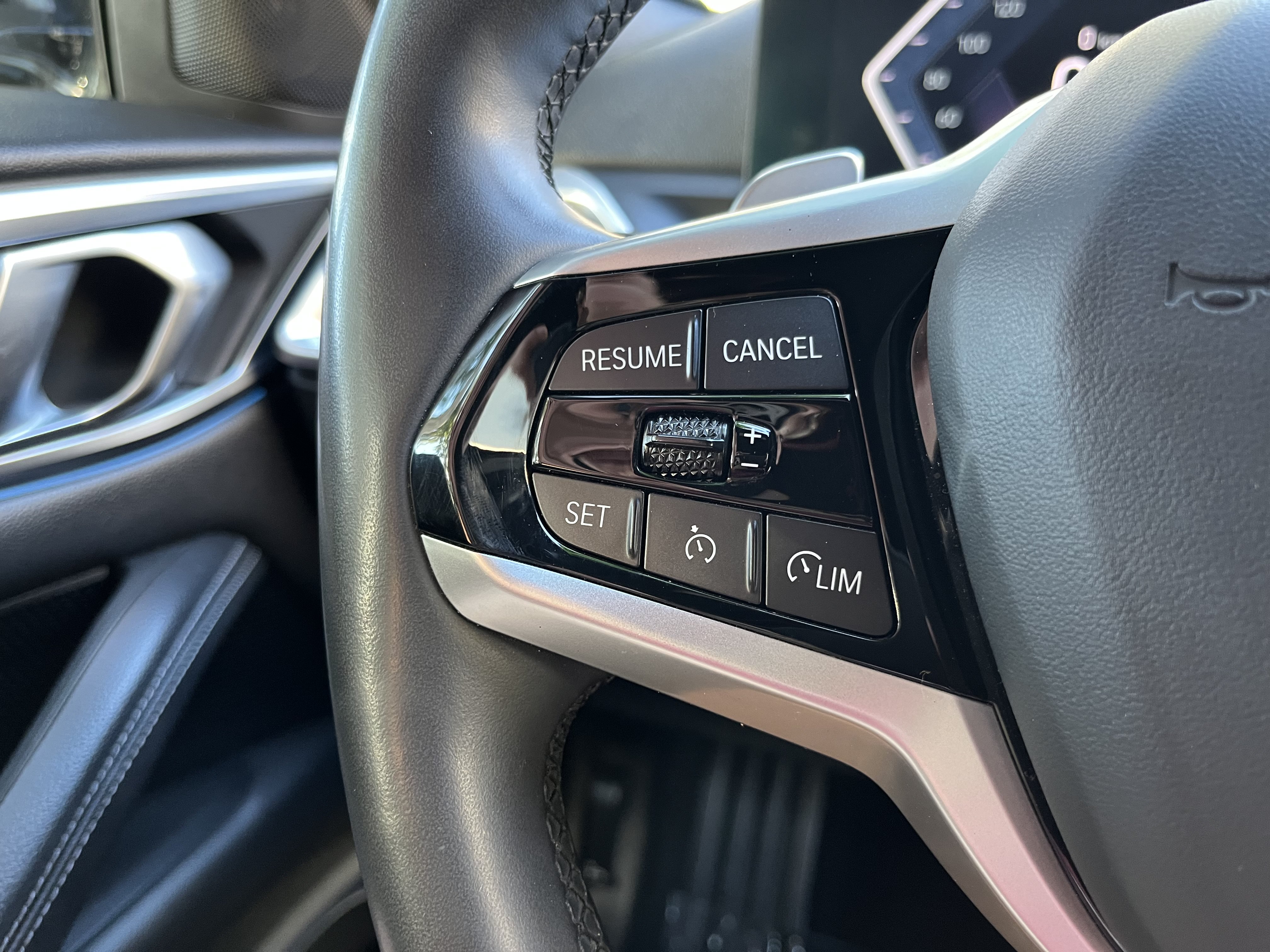 Used 2025 BMW 430i Convertible w/ Premium Package RWD image 22