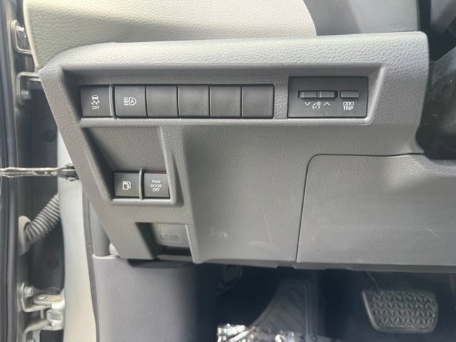 Used 2021 Toyota Sienna XLE FWD image 16