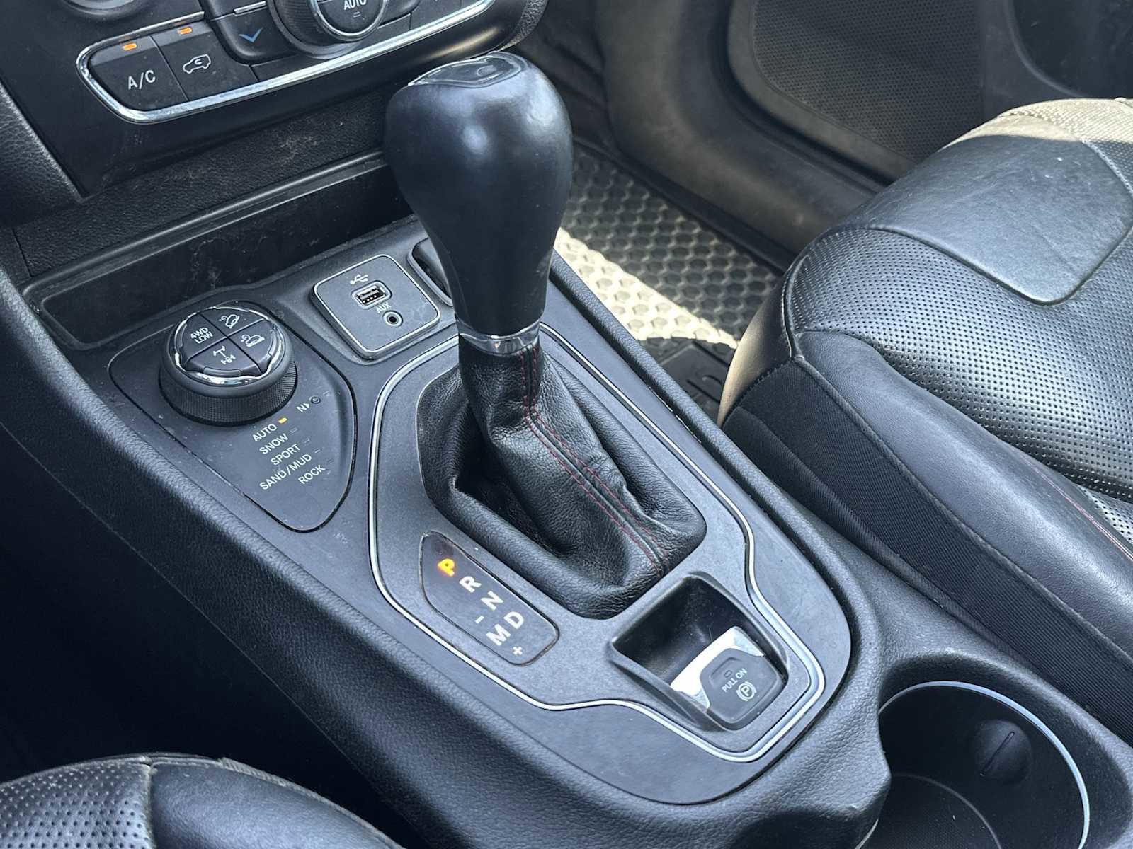 Used 2019 Jeep Cherokee Trailhawk image 19