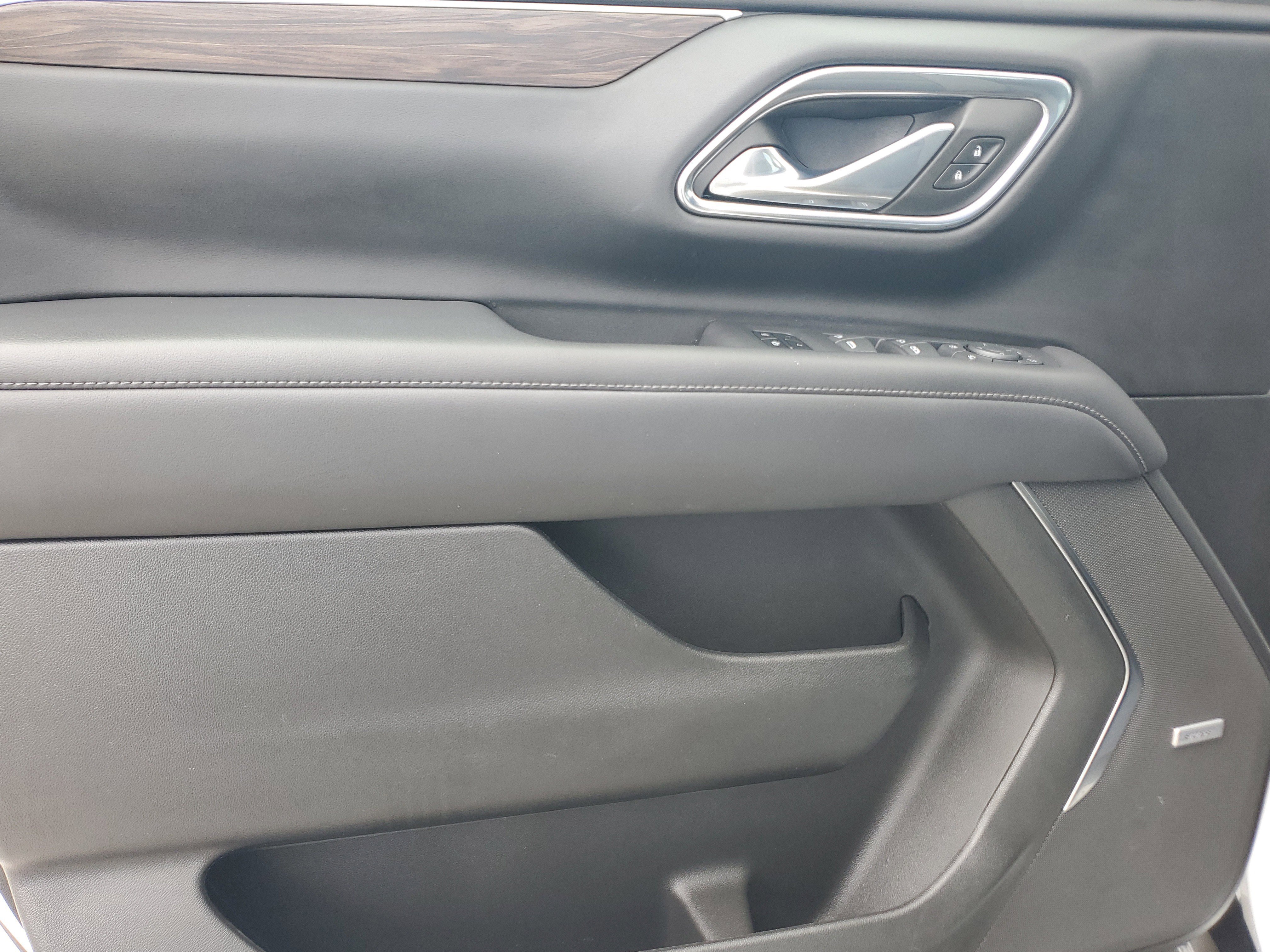 Used 2023 Chevrolet Suburban Z71 w/ Luxury Package image 28