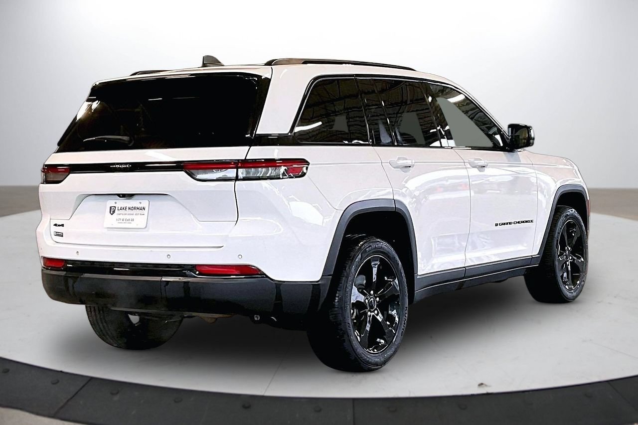 Certified 2023 Jeep Grand Cherokee Altitude AWD/4WD image 9