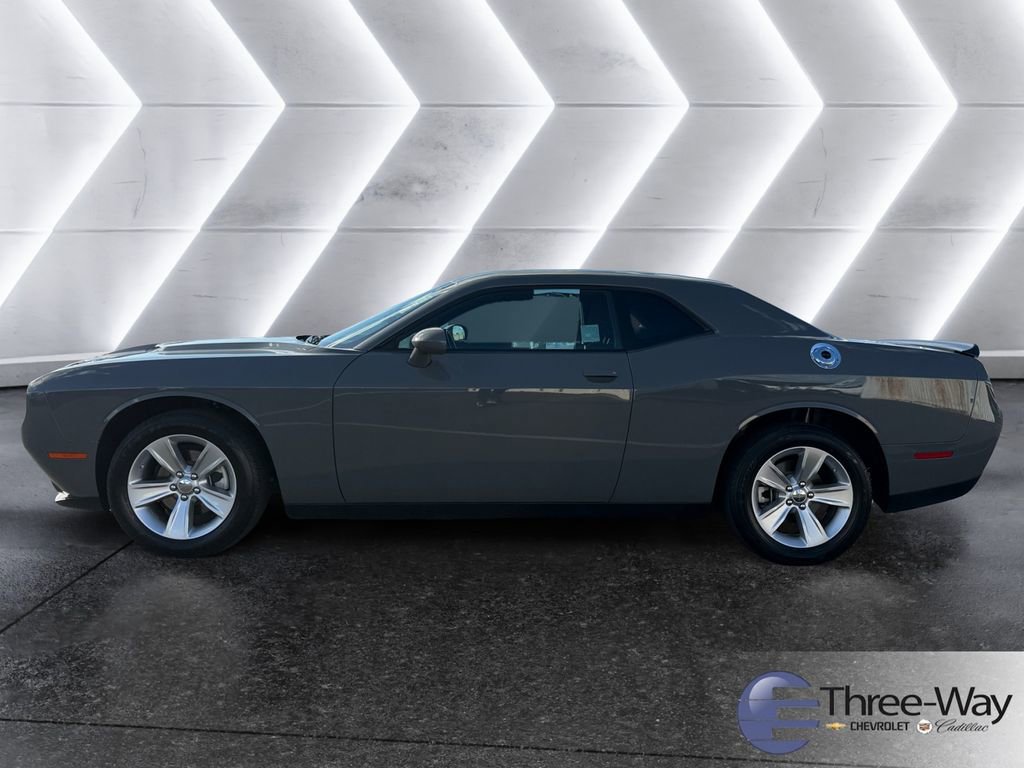 Used 2023 Dodge Challenger SXT image 2