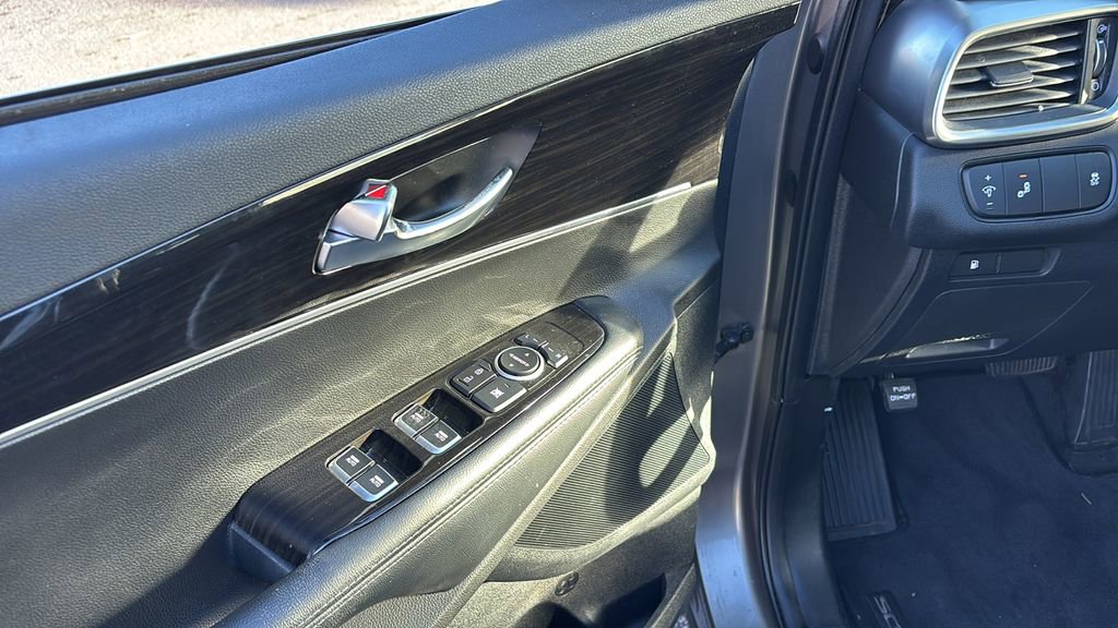 Used 2019 Kia Sorento LX image 14