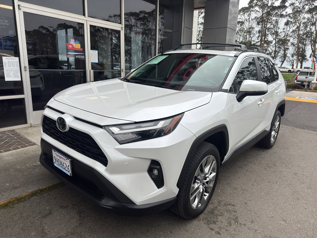 Used 2023 Toyota RAV4 XLE Premium image 2