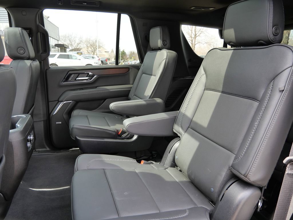 Used 2025 GMC Yukon Denali w/ Sun & Power Step Package AWD/4WD image 31