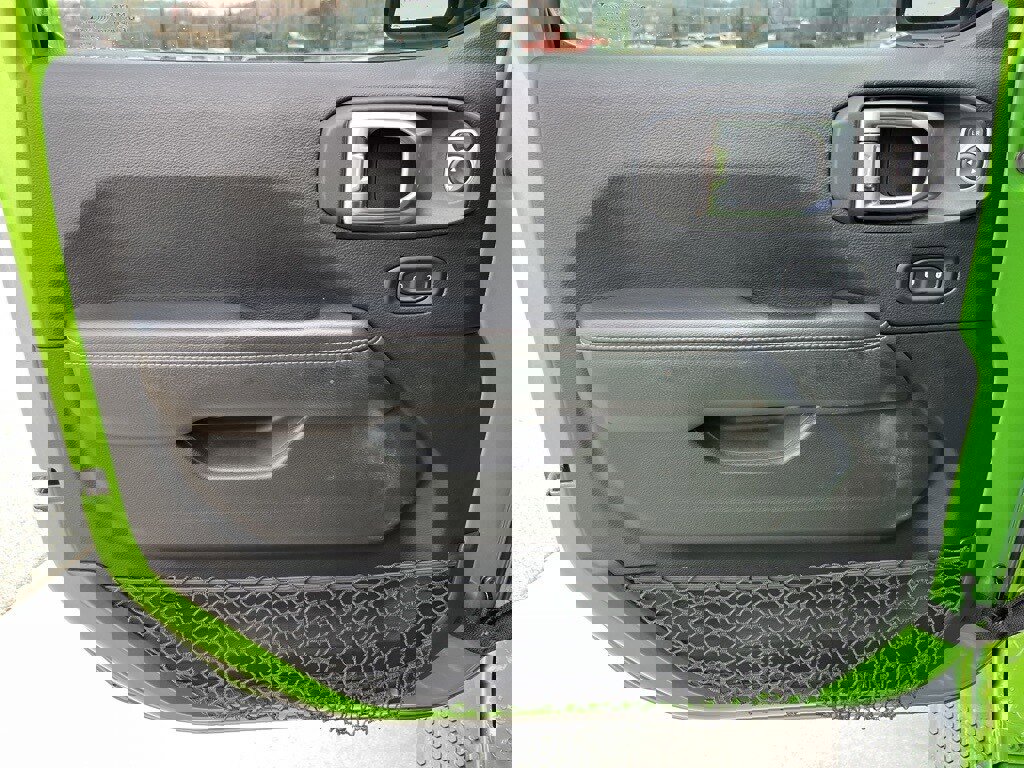 Used 2018 Jeep Wrangler Unlimited Sahara image 5