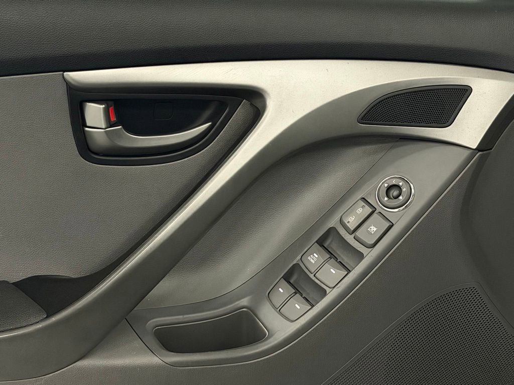 Used 2013 Hyundai Elantra GLS FWD image 9