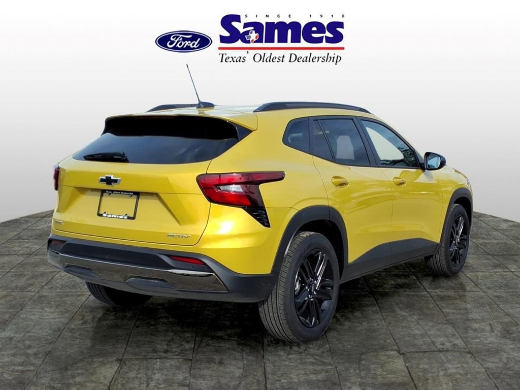 Used 2025 Chevrolet Trax ACTIV w/ Sunroof Package image 3