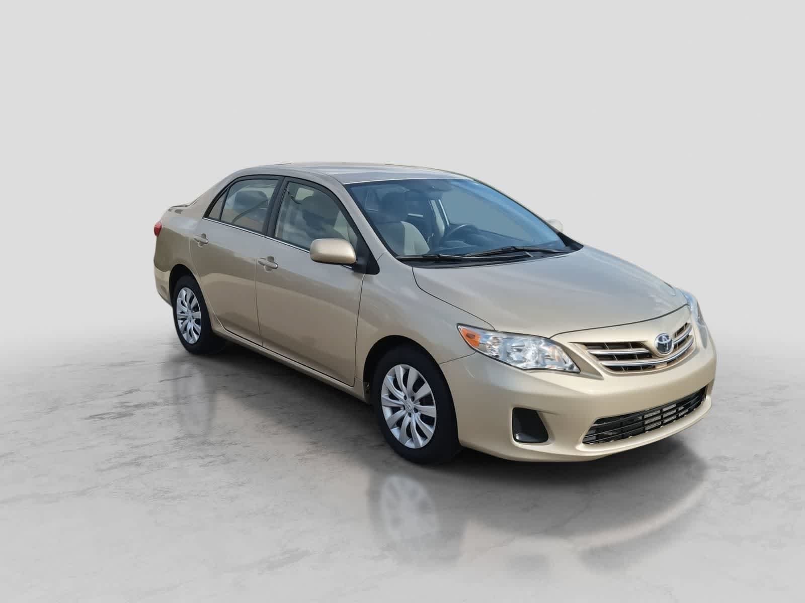 Used 2013 Toyota Corolla LE FWD image 2
