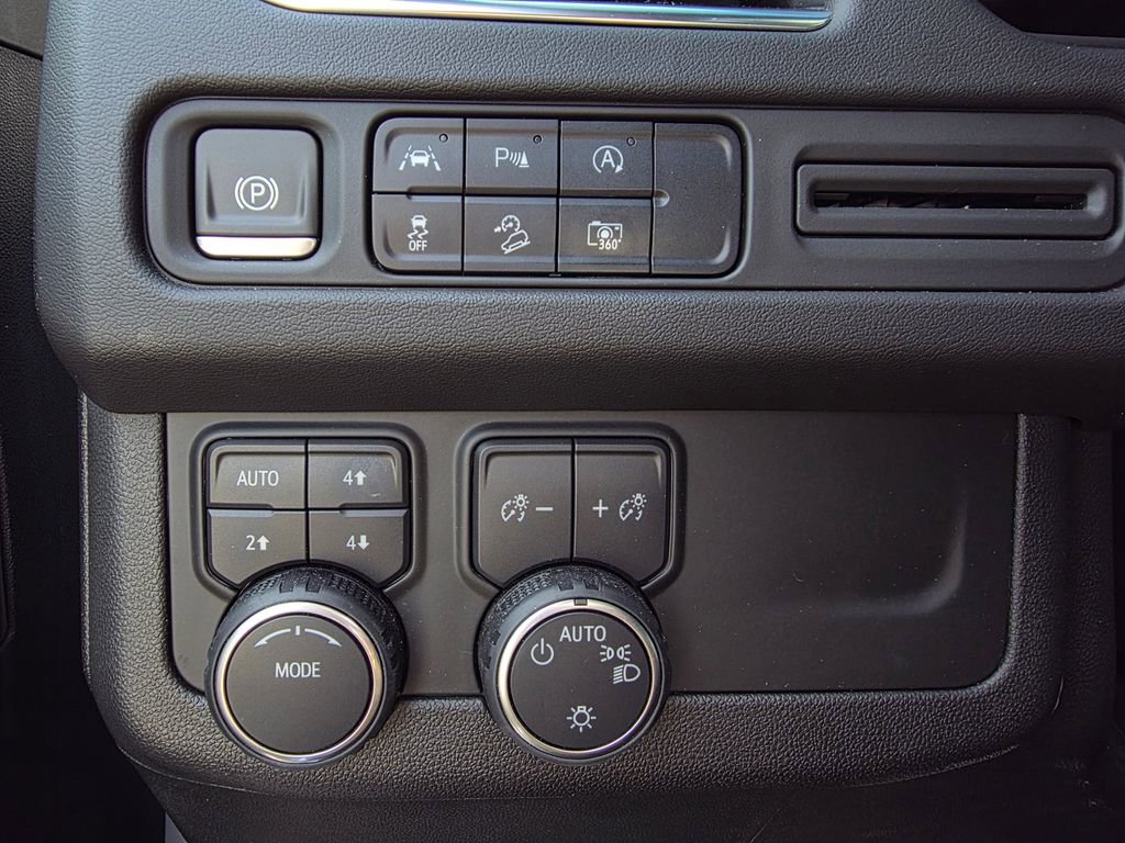 Used 2024 Chevrolet Tahoe Z71 w/ Luxury Package image 13