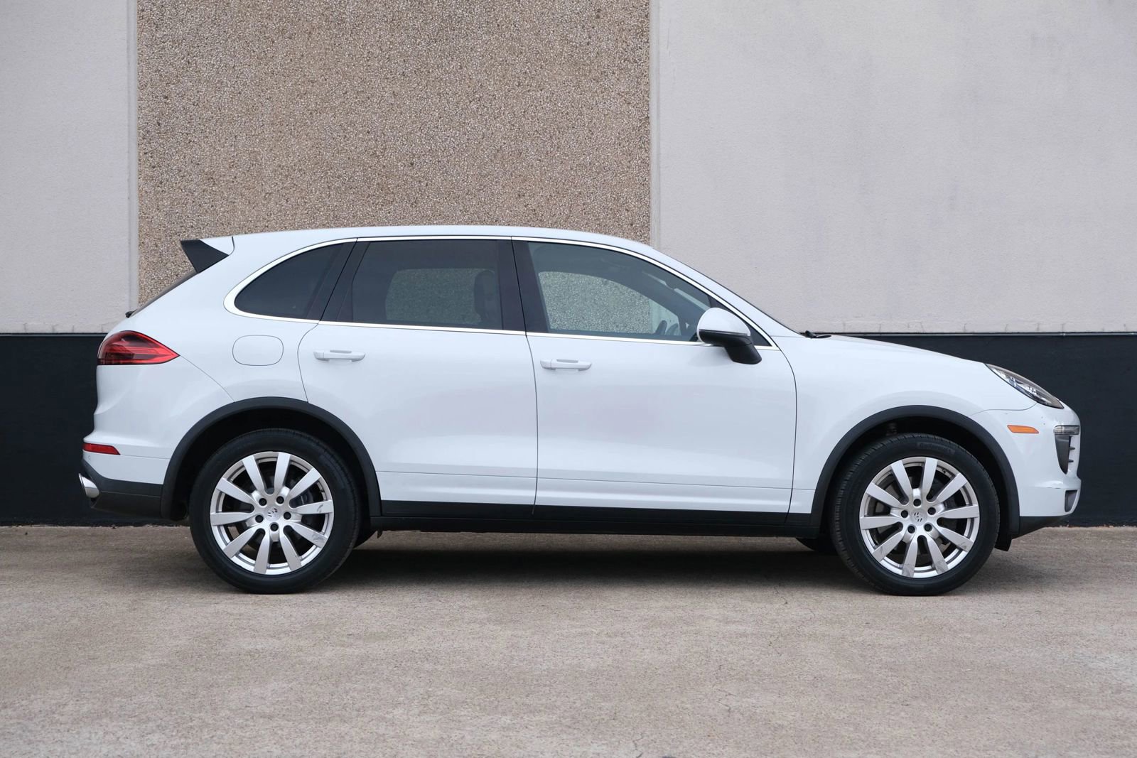 Used 2016 Porsche Cayenne Sport Utility 4D image 11