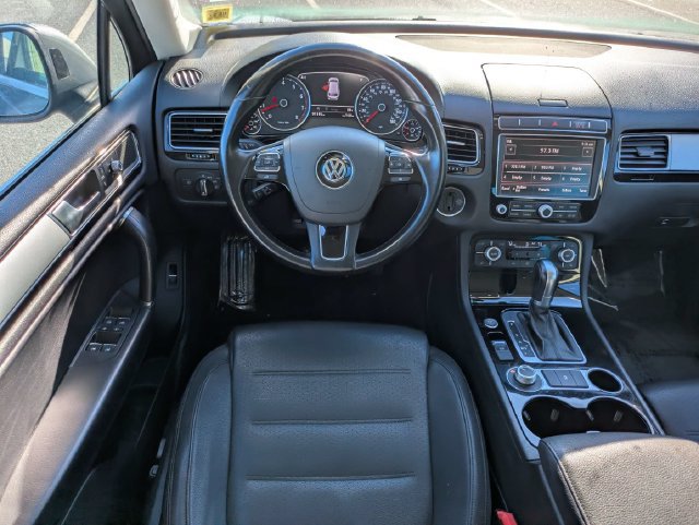 Used 2016 Volkswagen Touareg Sport AWD/4WD image 17