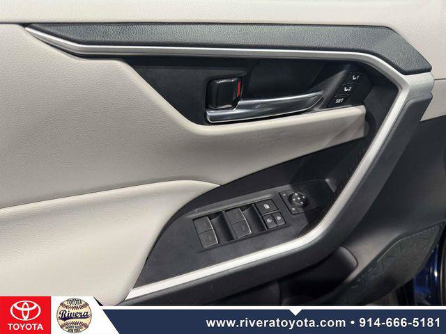 Certified 2022 Toyota RAV4 XLE Premium AWD/4WD image 10