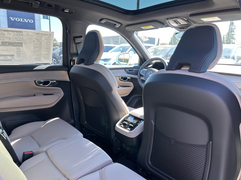 New 2026 Volvo XC90 B6 Plus w/ Protection Package Premier image 8