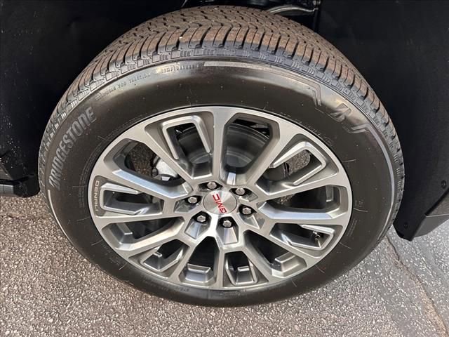 New 2026 GMC Yukon XL Denali w/ Denali Reserve Package image 13