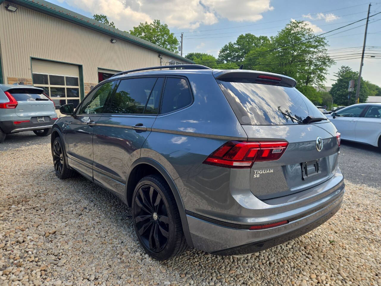 Used 2020 Volkswagen Tiguan SE R-Line AWD/4WD image 4