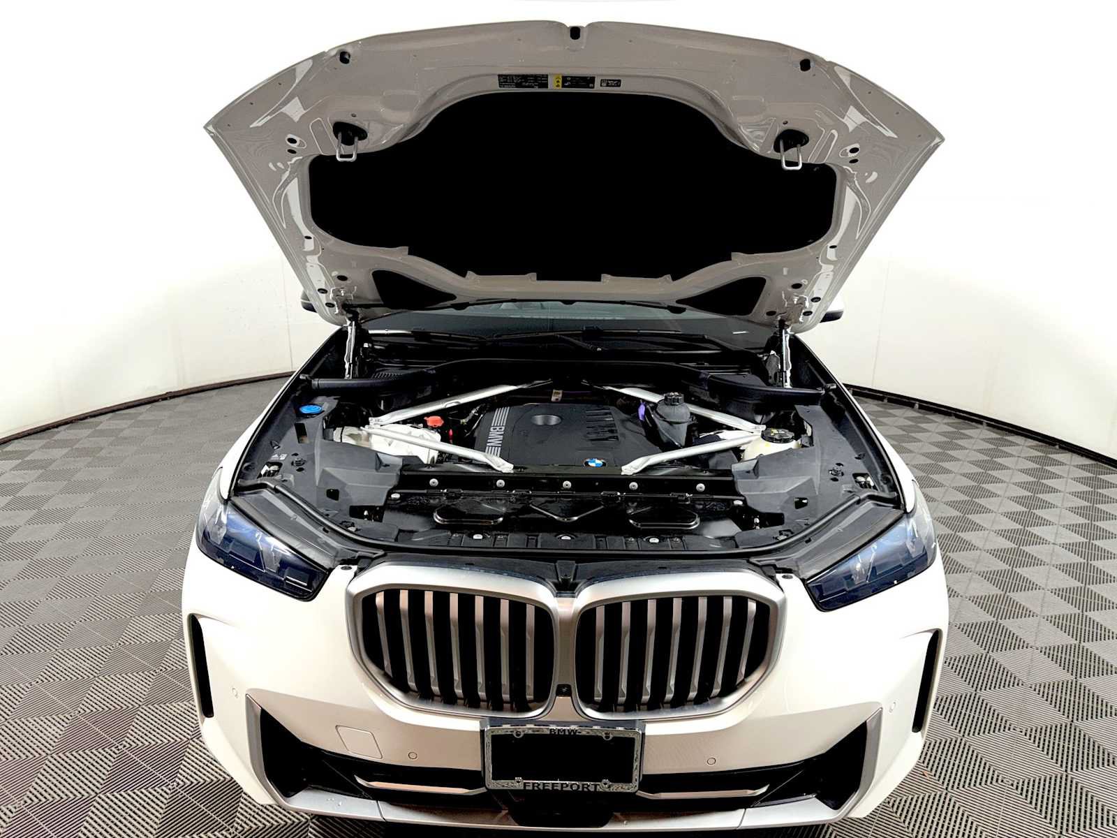 Used 2024 BMW X5 xDrive40i w/ Parking Assistance Package AWD/4WD image 31
