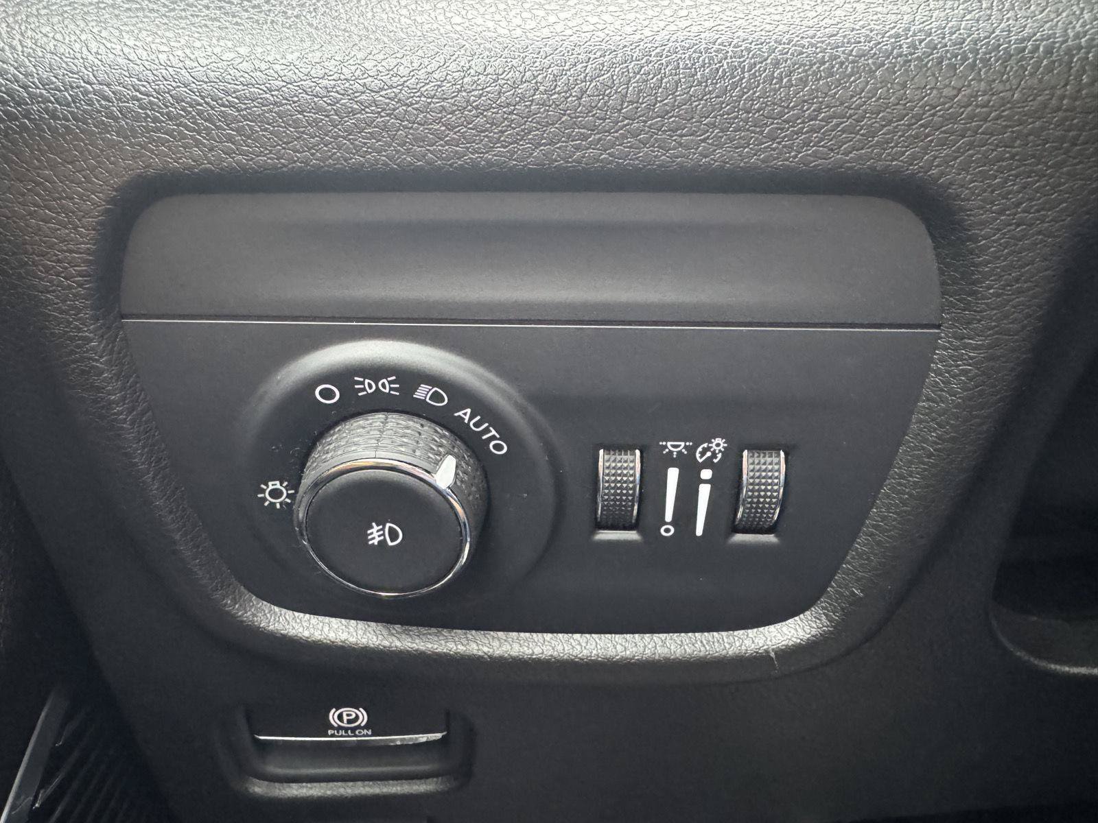 Used 2024 Jeep Grand Cherokee Summit AWD/4WD image 17