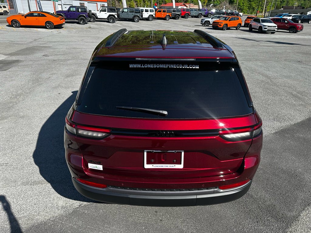 New 2026 Jeep Grand Cherokee Limited w/ Limited Altitude Package AWD/4WD image 4