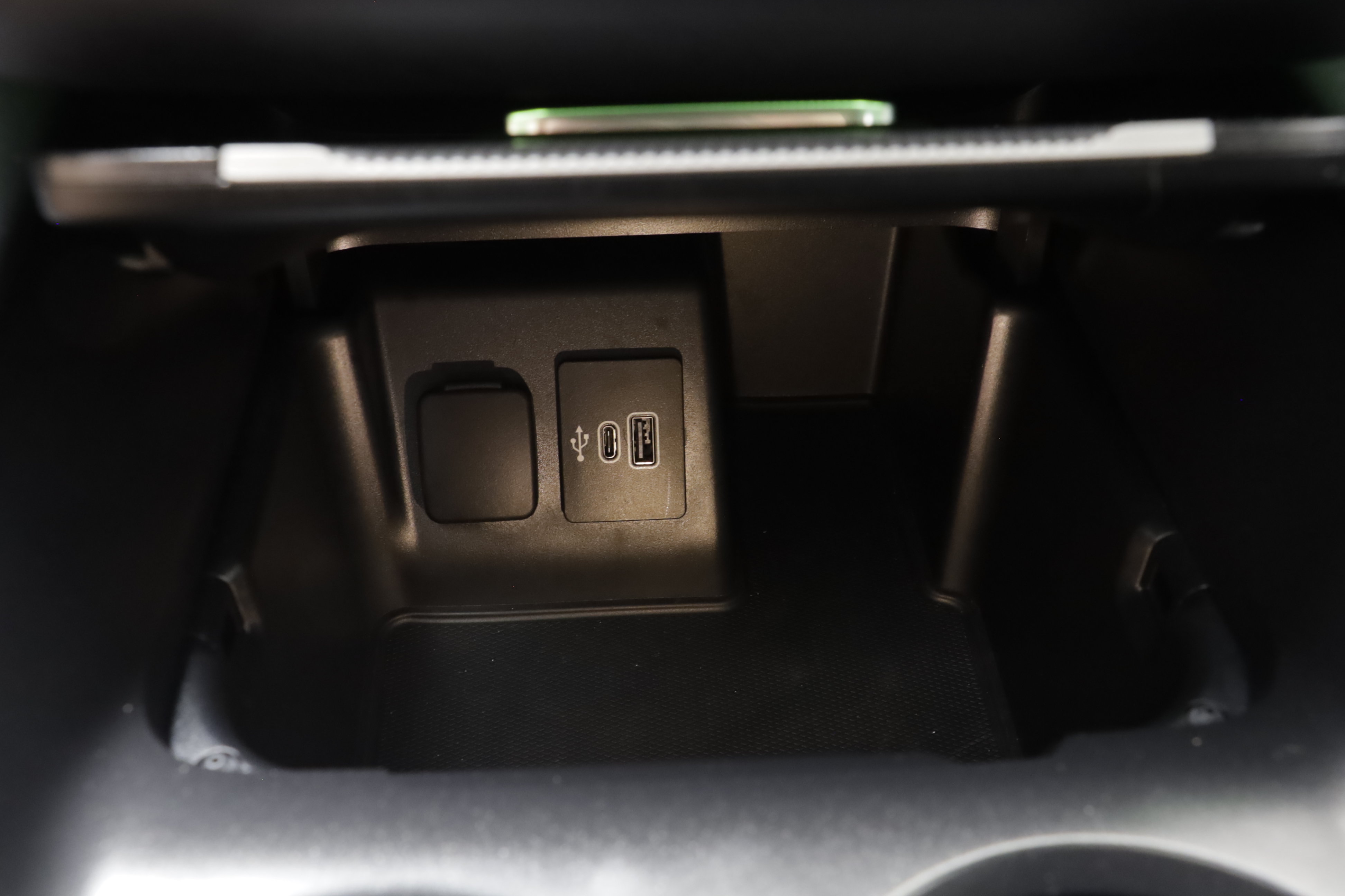 Used 2025 Ford Explorer ST AWD/4WD image 14