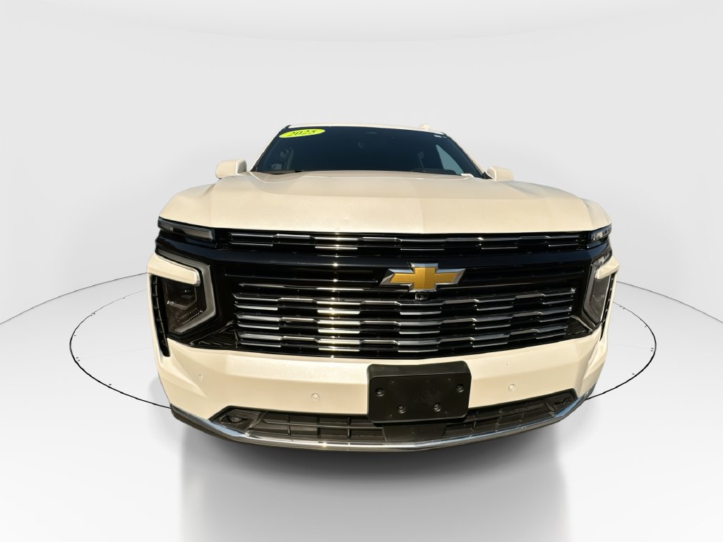 Used 2025 Chevrolet Tahoe High Country AWD/4WD image 3