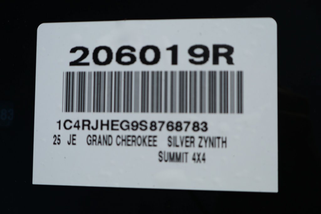 Used 2025 Jeep Grand Cherokee Summit w/ Obsidian Package AWD/4WD image 33