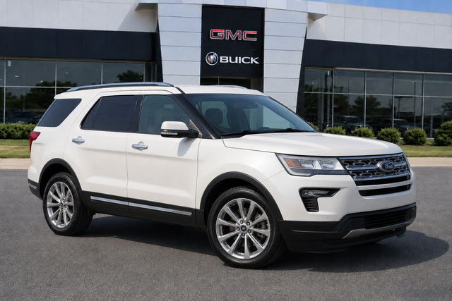 Used 2019 Ford Expedition Limited w/ Equipment Group 301A AWD/4WD image 3