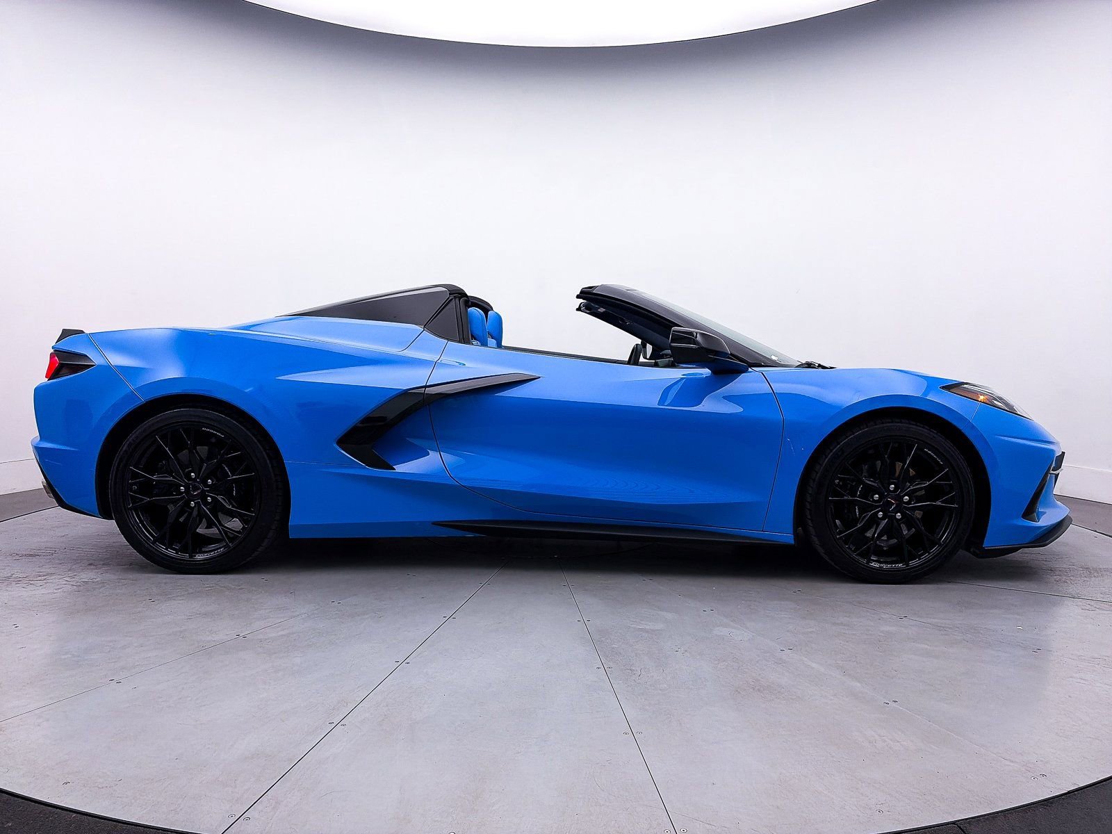 Used 2024 Chevrolet Corvette Stingray Premium Conv w/ Battery Protection Package image 3