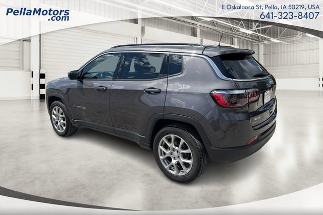 Used 2024 Jeep Compass Latitude AWD/4WD image 5