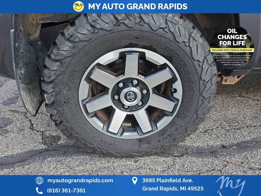 Used 2017 Toyota 4Runner TRD Off-Road Premium AWD/4WD image 31