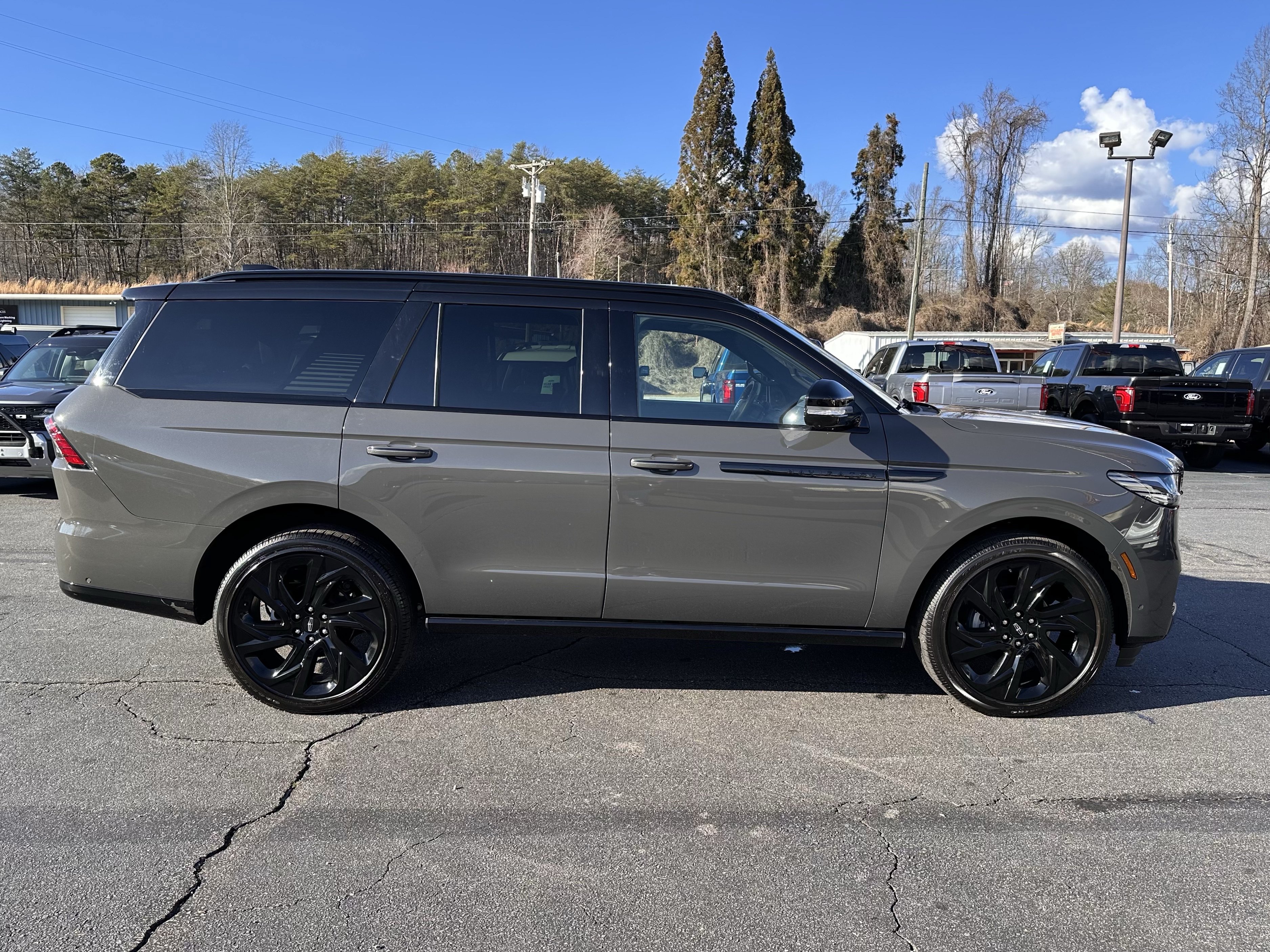 Used 2025 Lincoln Navigator Black Label AWD/4WD image 5