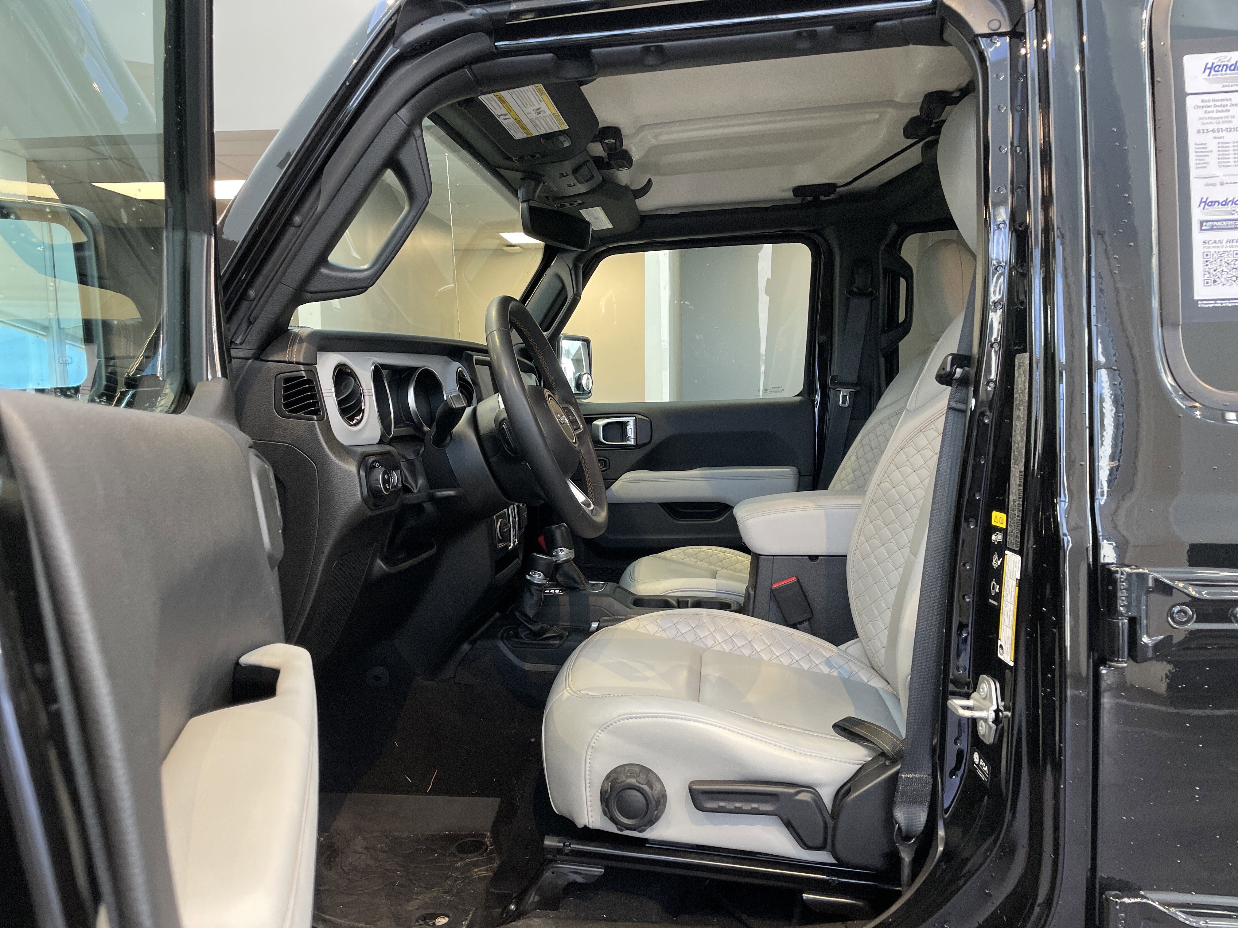 Used 2023 Jeep Gladiator Overland AWD/4WD image 16