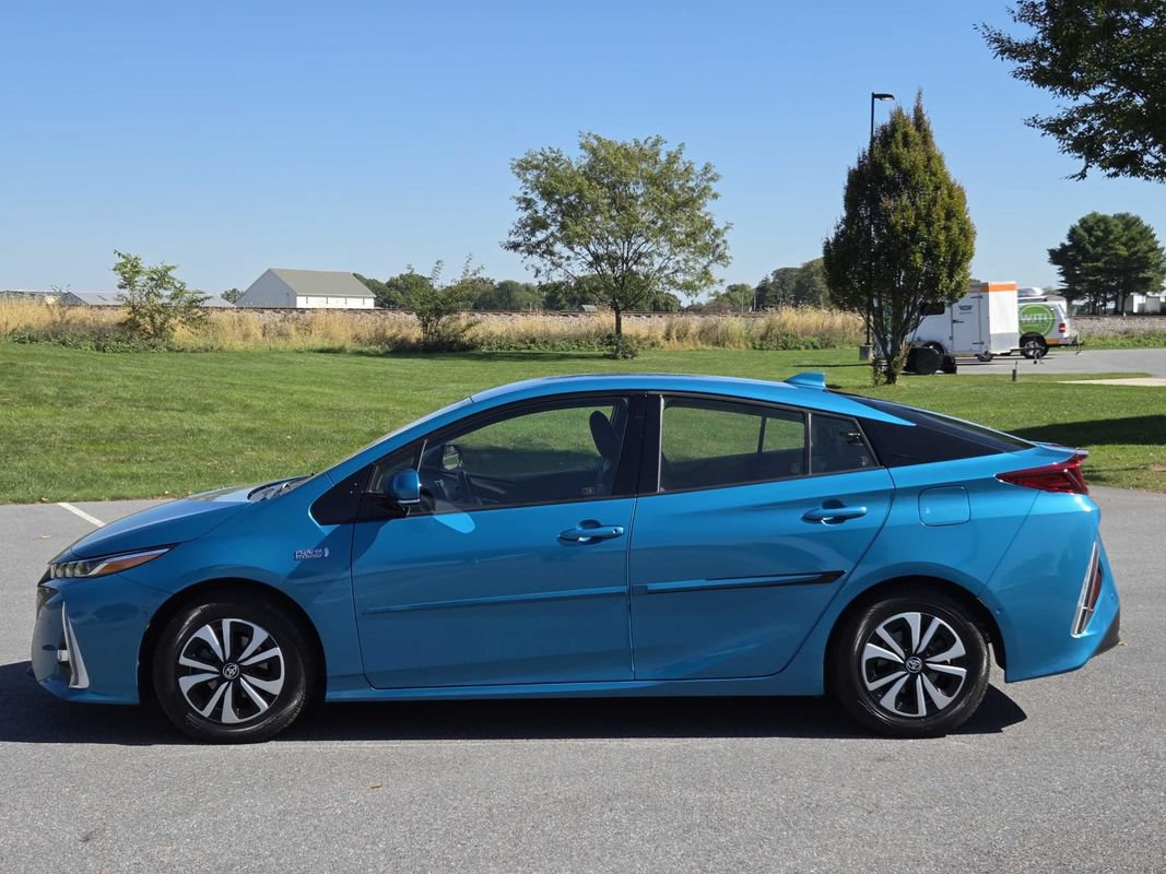 Used 2017 Toyota Prius Prime Advanced w/ Protection Package FWD image 5