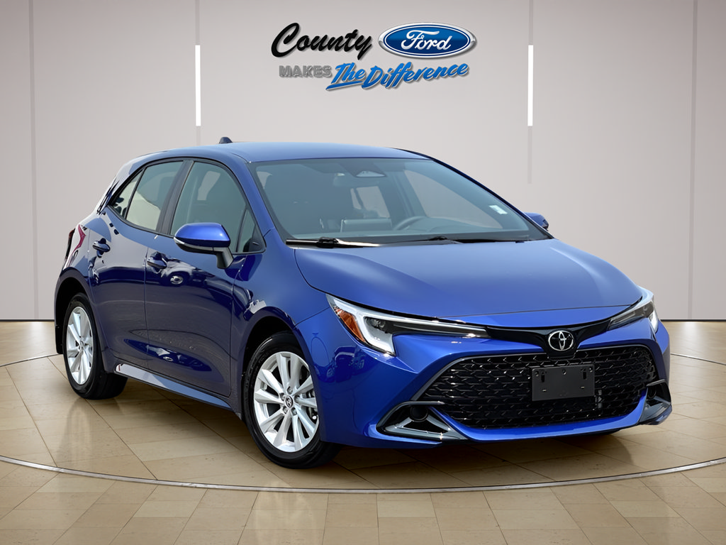 Used 2025 Toyota Corolla SE w/ SE Package FWD image 1