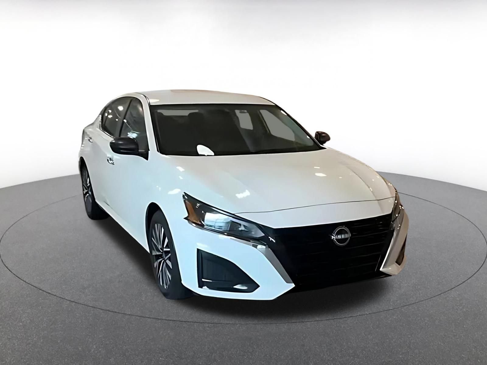 Used 2025 Nissan Altima 2.5 SV FWD image 12
