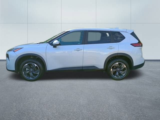 Used 2024 Nissan Rogue SV image 2