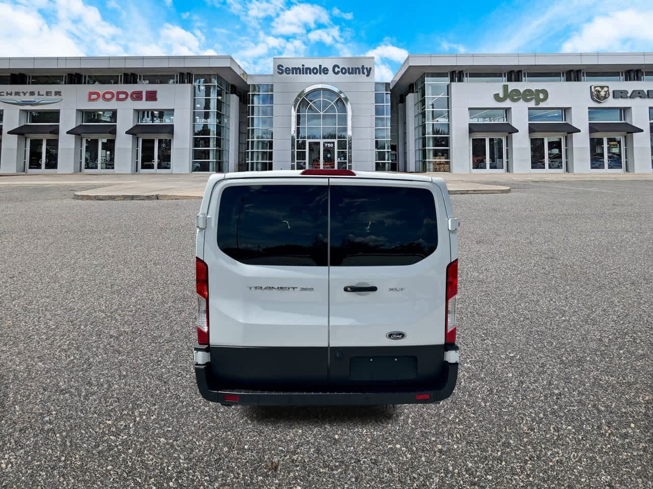 Used 2025 Ford Transit 350 XLT RWD image 7