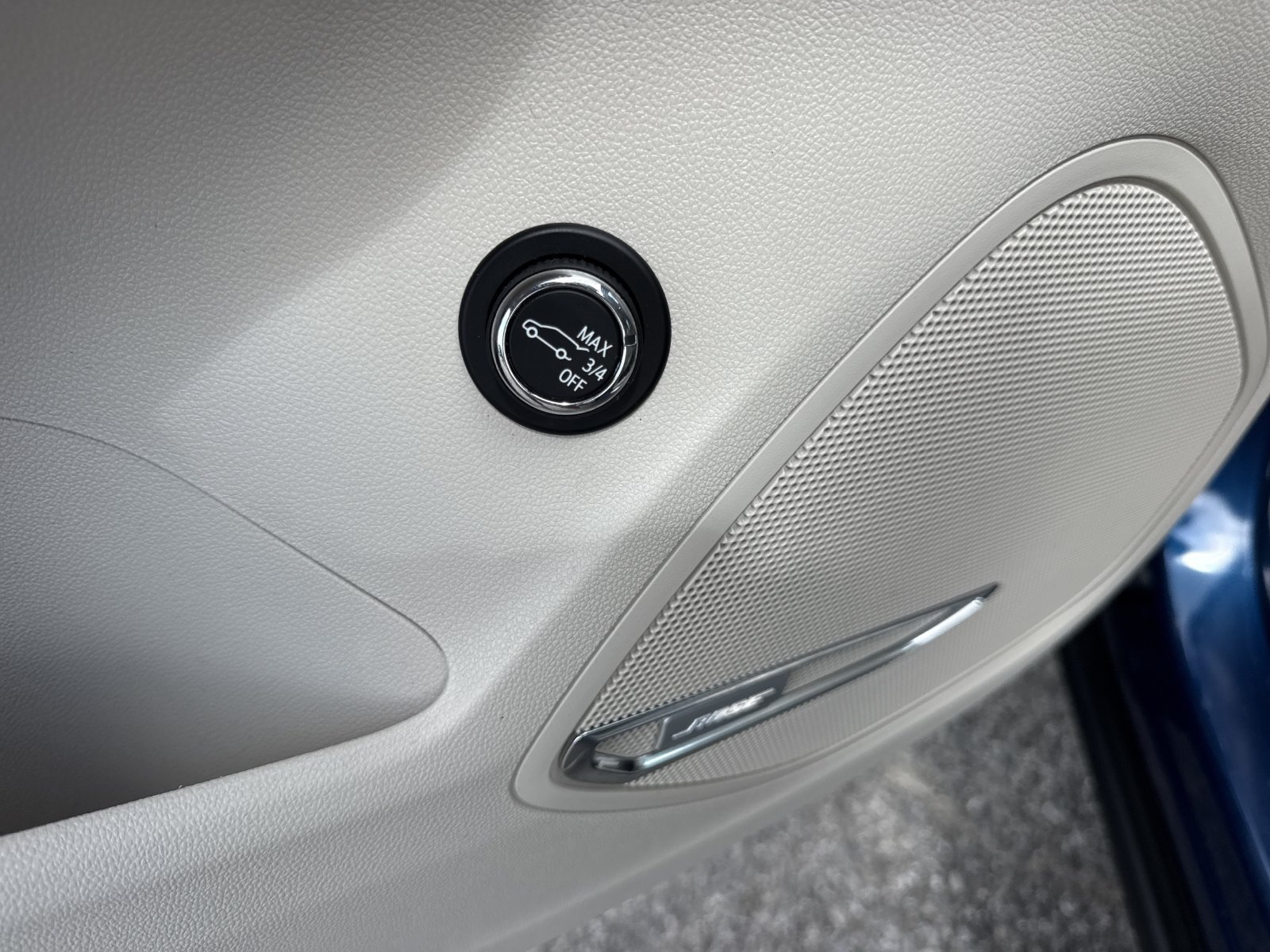 Used 2022 Buick Envision Avenir w/ Technology Package II FWD image 40
