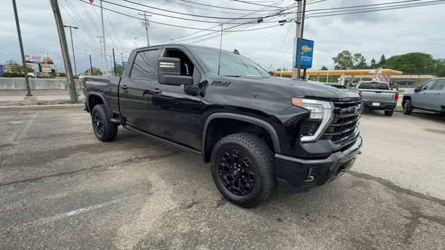 Used 2024 Chevrolet Silverado 2500 LTZ w/ LTZ Plus Package AWD/4WD image 2